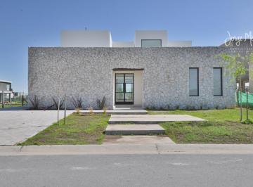 Foto Principal · Casa Laguna # - Villa Nueva - Santa Ana 1 - 223 m² #id 20286