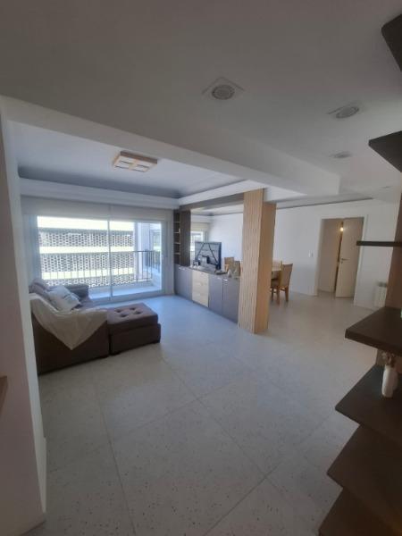 Depto 4 amb, 115m² con balcón — Centro