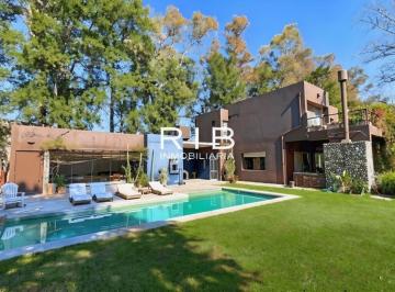 Casa 379m² Venta La Lonja · Luminosa Propiedad Moderna Sobre 1794 m²