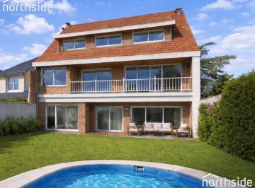 Casa · 378m² · 8 Ambientes · 2 Cocheras · Casa en Venta en Martinez Vias/libert.