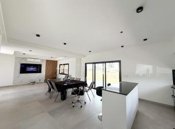 Casa · 170m² · 4 Ambientes · 2 Cocheras · Casa en Venta en Santa Sofia Pilar del Este