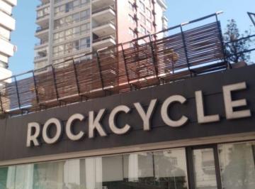 Local comercial , Recoleta · Local Comercial en Venta con Renta – Excelente Ubicación