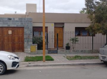 Casa · 253m² · 5 Ambientes · 1 Cochera · Venta. Apto Credito - Casa de 3 Habit. - Cipolletti