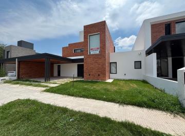 Casa · 300m² · 6 Ambientes · 2 Cocheras · Casa en Venta 3 Dorm. en Campo Chico Amoblada