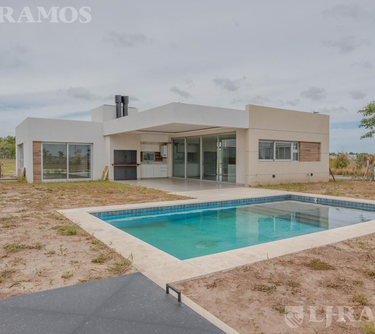Casa en Lote Esquina Nativas MB Avenida de los Lagos