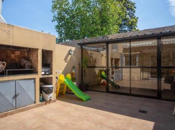 PH · 120m² · 4 Ambientes · 1 Cochera · Venta de Tríplex 4 Ambientes con Cochera y Quincho en Haedo.