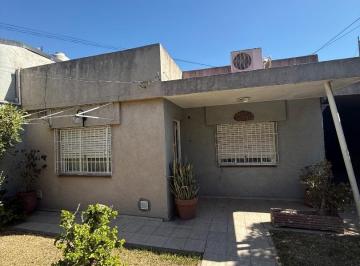 Casa · 130m² · 3 Ambientes · 2 Cocheras · Venta Casa 2 Dorm. Merlo
