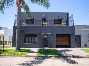 Casa · 160m² · 5 Ambientes · 1 Cochera · Venta Casa 5 Ambientes con Amplio Parque y Piscina en Palomar.