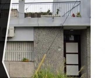 Casa · 80m² · 3 Ambientes · Caseros Casa de 3 Ambientes Al Frente con Patio y Terraza F: 10890