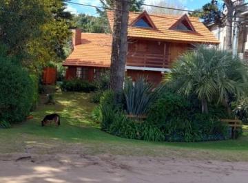 Casa · 181m² · 7 Ambientes · Venta de Chalet y Duplex Sobre Lote Multifamiliar