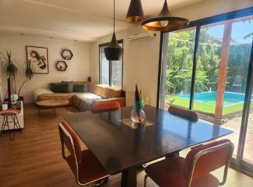 Casa · 170m² · 4 Ambientes · 1 Cochera · Casa en Venta 5 Ambientes con Pileta y Jardín, Olivos.