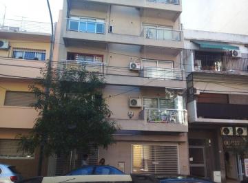 Departamento de 2 ambientes, Almagro · Impecable Semipiso de 2 Ambientes Al Frente