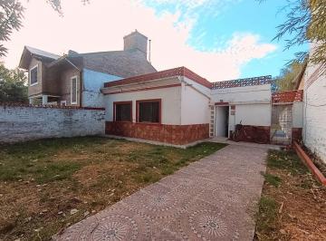 Casa · 65m² · 4 Ambientes · 2 Cocheras · Venta Casa 2 Habitaciones