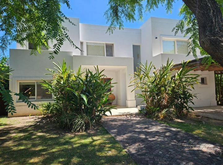 Casa · 400m² · 8 Ambientes