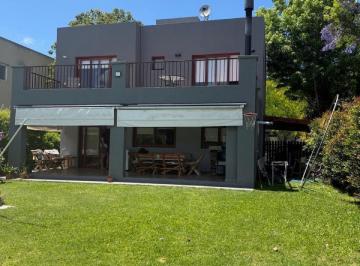 Casa · 215m² · 5 Ambientes · Casa Venta Barrancas de Santa María Tigre