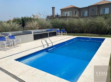 Casa · 166m² · 10 Ambientes · 4 Cocheras · Casa Venta Altos de Campo Grande Pilar