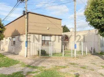 Casa · 193m² · 5 Ambientes · 2 Cocheras · Casa en Venta en La Plata 4 Dorm. con Verde Quincho Mas Galpon
