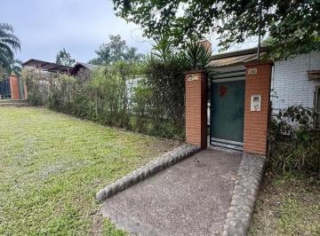 Casa · 892m² · 3 Dormitorios · 2 Cocheras · Casa en El Corte