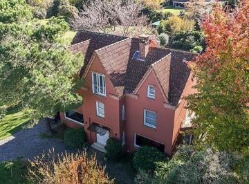 Casa · 360m² · 7 Ambientes · Excelente Casa Luminosa en Venta.