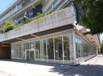Local comercial · 900m² · Holmberg 2480