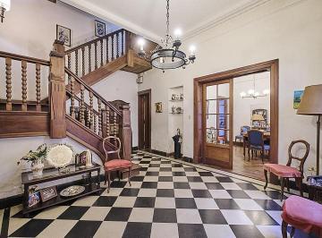 Casa · 335m² · 6 Ambientes · 1 Cochera · Residencia Estilo Señorial Europeo en Belgrano