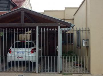 Casa · 120m² · 3 Ambientes · Casa en Venta - 2 Dorm. 2 Baños - Berazategui