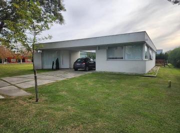 Casa · 131m² · 3 Ambientes · 1 Cochera · Casa de 3 Ambientes Moderna y Luminosa, en Haras del Sur II. Ruta 2, Brandsen.