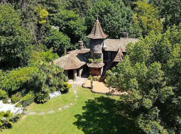 Casa · 220m² · 6 Ambientes · Importante Propiedad Sobre 3700 m² de Terreno en Barrio El Trébol. La Unión, Ezeiza.