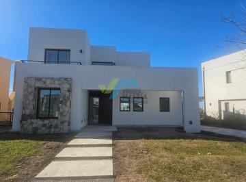 Casa · 154m² · 5 Ambientes · 2 Cocheras · Casa en Venta en San Pablo, Pilar, G. B. a. Zona Norte - Financiación Propia