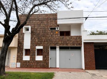 Casa · 120m² · 4 Ambientes · 1 Cochera · Venta/permuta Casa Dos Dorm. con Cochera. Barrio Belgrano, Rosario