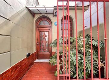 PH de 5 ambientes, Floresta · Floresta - PH 4 Ambientes con Entrada Independiente – ¡Gran Potencial! - Sin Expensas