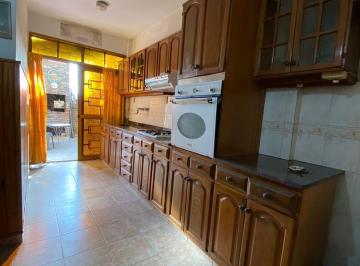 Casa · 209m² · 6 Ambientes · 1 Cochera · Venta Casa Planta Alta y Planta Baja. Barrio Alvear, Rosario