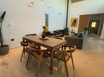 Casa · 160m² · 6 Ambientes · 2 Cocheras · Venta - Casa Dos Dorm. a m del Lago. Puerto Roldan