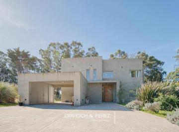 Casa · 335m² · 5 Ambientes · 4 Cocheras · Casa en Venta - Barrancas de San Benito