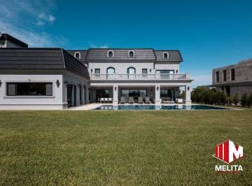 Casa de 8 ambientes, Esteban Echeverría · Casa en La Providencia