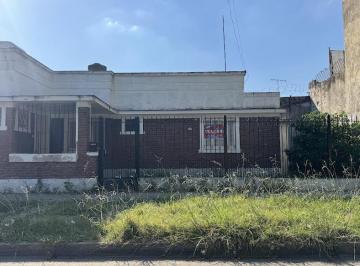 Casa · 140m² · 3 Ambientes · 1 Cochera · Oportunidad Casa en Lanus Este