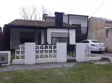 Casa · 220m² · 7 Ambientes · 2 Cocheras · Casa en Venta - 4 Dorm. 3 Baños - 220 m² - Santa Teresita