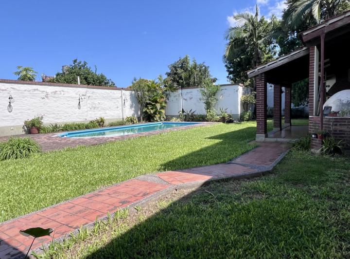 Casa · 300m² · 8 Ambientes