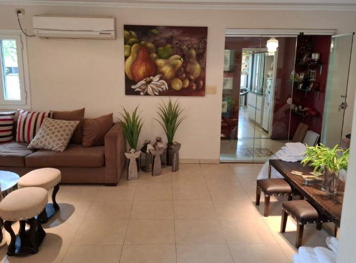 Casa · 350m² · 5 Ambientes · 4 Cocheras