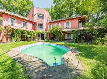 Casa · 307m² · 8 Ambientes · 2 Cocheras · Casa 8 Ambientes en Olivos Venta