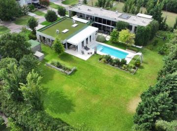 Casa · 611m² · 7 Ambientes · 4 Cocheras · Casa en Kentucky