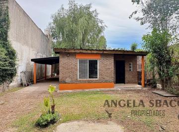 Casa · 80m² · 3 Ambientes · 1 Cochera · Casa Residencial en Parada Robles. Apto Credito.