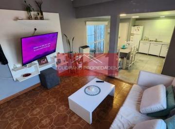 Casa · 93m² · 4 Ambientes · 1 Cochera · Valor Real y Ubicacion: Chalet de 4 Ambientes Retasado en Zona Residencial.