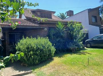Casa · 191m² · 5 Ambientes · Casa 4 Ambientes Sobre Amplio Lote en Venta en Castelar Sur