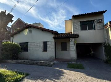 Casa · 148m² · 3 Dormitorios · Adrogue, Chalet en Excelente Ubicacion