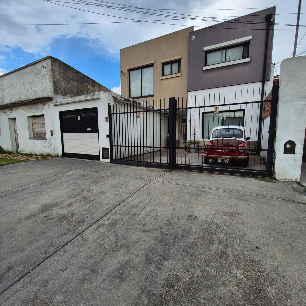 Casa 4 amb, 260m² con garage y amplio parque — Mundialista
