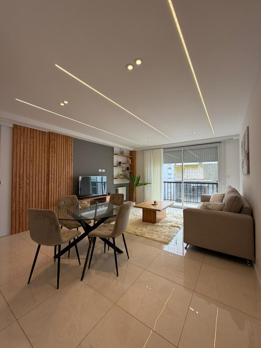 Depto 3 amb, 72m² con balcón — Centro