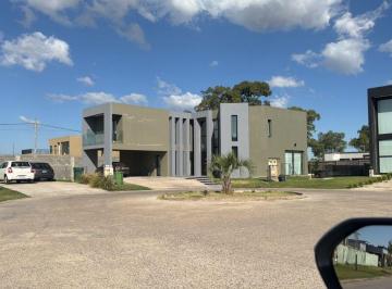 Casa de 5 ambientes, Esteban Echeverría · Casa en Venta Lagos de Canning I Piscina Lote Perimetral Cul de Sac 230 m² Cubiertos