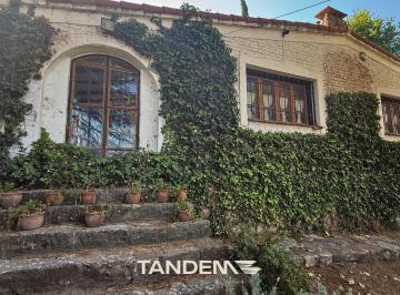 Casa · 1000m² · 4 Ambientes · 1 Cochera · Casa en Tanti Barrio Lomas - Casona Antigua