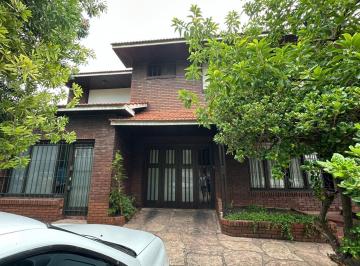 Casa · 314m² · 4 Ambientes · 1 Cochera · Venta Casa 4 Amb con Garage y Patio